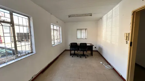 17 Makriel Road, Wadeville - 310m² - Unit 5 (3)